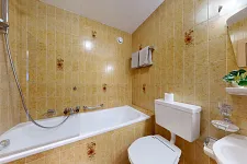 hausbergkristall01162025_102142.jpg